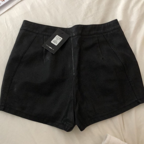 Faux leather shorts - Picture 3 of 3